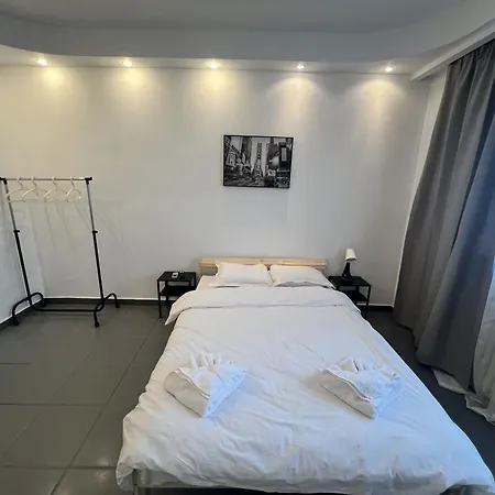Central Comfy Studio With A Balcony In A Presitigious Area Bucureşti Exterior foto