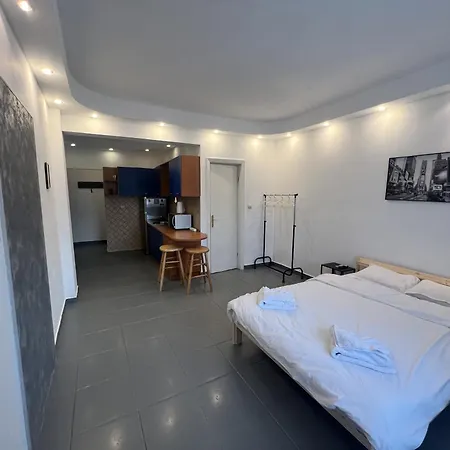 Central Comfy Studio With A Balcony In A Presitigious Area Bucureşti Exterior foto