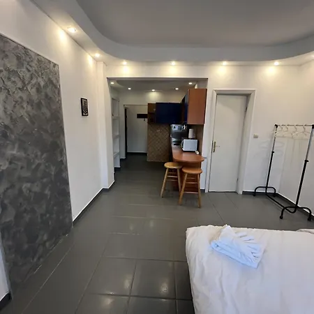 Central Comfy Studio With A Balcony In A Presitigious Area Bucureşti Exterior foto